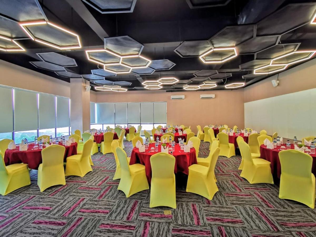 The Zuri Dumai Hotel Екстериор снимка